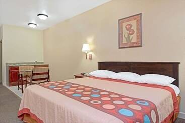 فندق Super 8 By Wyndham St. Louis Airport