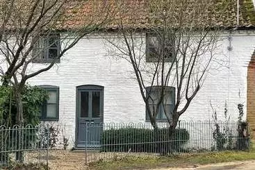 2 Bed Cosy Cottage