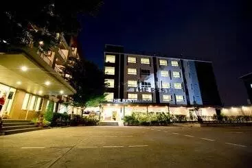 هتل Sinsuvarn Airport Suite