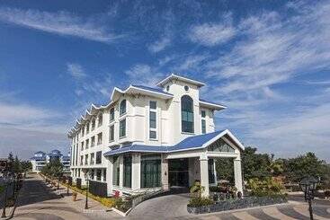 هتل Clarks Exotica Convention, Resort & Spa