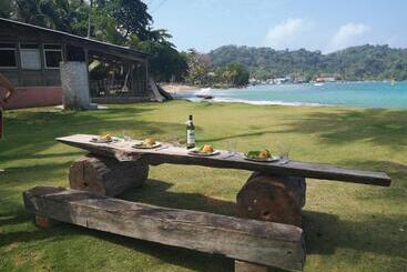 Bed & Breakfast Cafe Del Mar Sapzurro