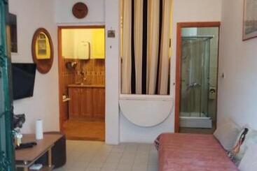 پانسیون Studios Annie