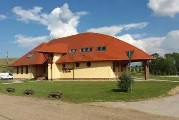 Retkeilymaja Miklós Fogadó és étterem