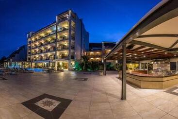 酒店 John & George