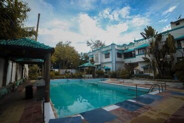 فندق Seashell Beach Resort