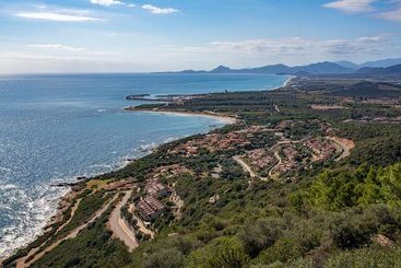 בית מלון כפרי Villaggio Porto Corallo