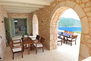 ツーリストアパートメント Urania Luxury Villas