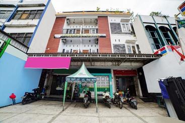 בית מלון כפרי Oyo 90515 Indah Guest House