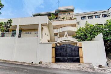 Hotelli Oyo 90549 Tumesa Homestay