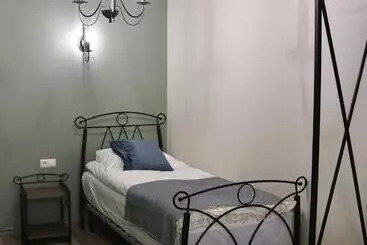 پانسیون Redroof Country House