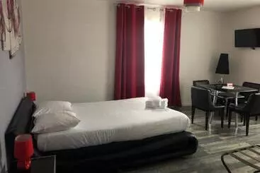 ホテル Logis Hôtel Du Cirque Troyes Centre Historique