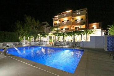 호텔 Pansion Villa Bok