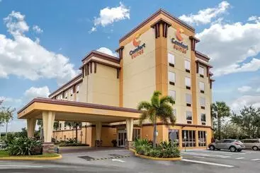 ホテル Comfort Suites Orlando Airport