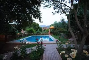 فندق Domaine De La Roseraie Resort