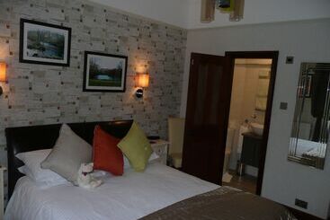 בית מלון כפרי Glenville House   Adults Only   Incl Free Off Site Health Club With Swimming Pool, Hot Tub, Sauna &