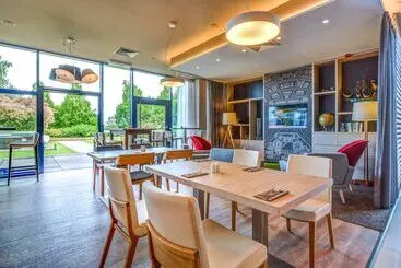 هتل Holiday Inn Prague Airport, An Ihg