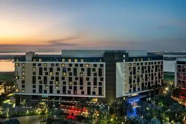 ホテル Yas Plaza Mangroves