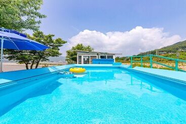 Ganghwa Badatgashimteo Pension