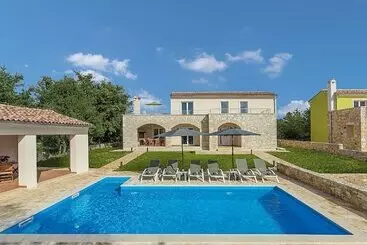 Cottage Modernly Furnished Villa With Private Pool For 6 Persons, Near Rovinj
