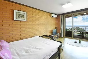 Yeosu Hwangto Pension