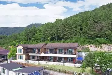 Yeosu Hwangto Pension