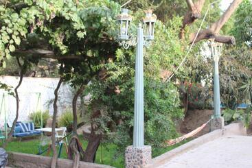 پانسیون Hostal Loma Blanca