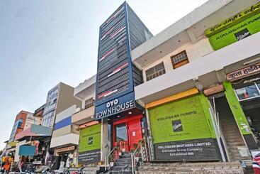 هتل Townhouse 453 Malviya Nagar