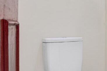 Reddoorz Plus At Hotel Griya Astoeti