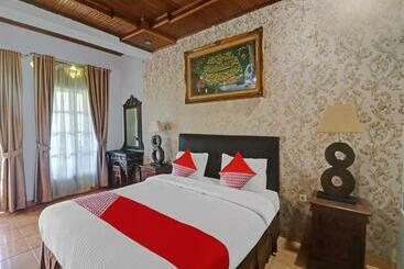 Oyo 11350o Hotel R Cantika Syariah