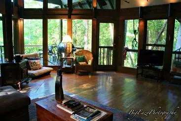 Aamiaismajoitus (B&B) The River Chalet