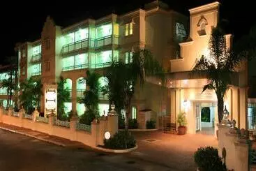 هتل Coral Mist Beach