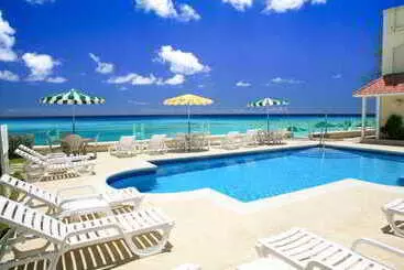 هتل Coral Mist Beach