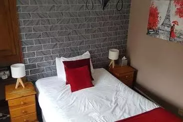 فندق Forresters Bar & French Restaurant With Rooms