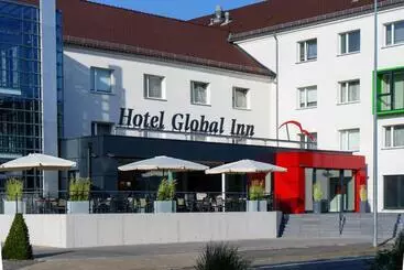 בית מלון כפרי Global Inn