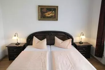 Отель Zu Den Linden