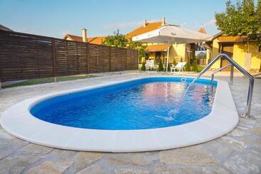 پانسیون Amfora