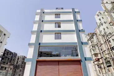 Hotel Vaccinated Staff Oyo 80945 Silverkey Sujay Hospitality
