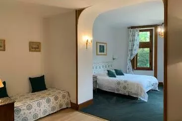 Bed and Breakfast L Abeaupiniere
