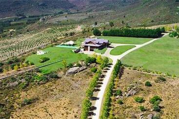 بنسيون Highlands Eco Estate