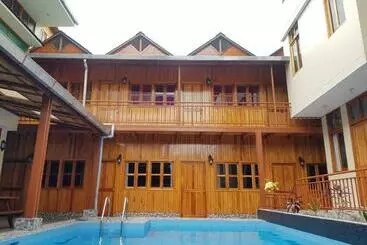 پانسیون Hostal La Maison Canadiense
