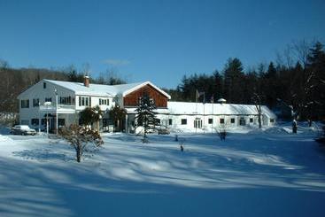 فندق صغير Inn By The River