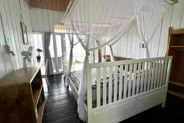 Majatalo Sanctum Una Una Eco Dive Resort
