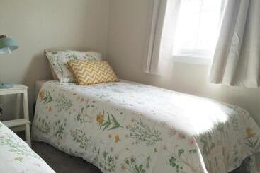 فندق Robin Hoods Well Farm Stay