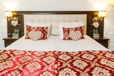 منتجع Iváncsó Birtok   термальні води косино