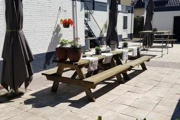 Отель Cafe Knoors Meeks Stein Urmond