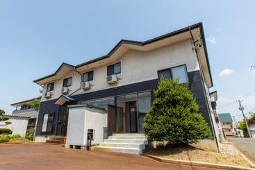 Hotel Oyo Takahata Ekimae