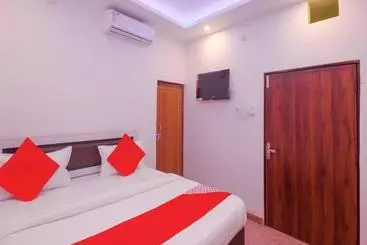 Hôtel Oyo 78885  Holiday