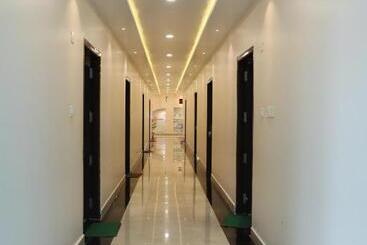 ホテル Shri Siddhivinayak