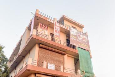 Pensão Oyo 77799 Ajeet Star Guest House Homes Stays