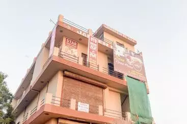 Pension  Oyo 77799 Ajeet Star Guest House Homes Stays